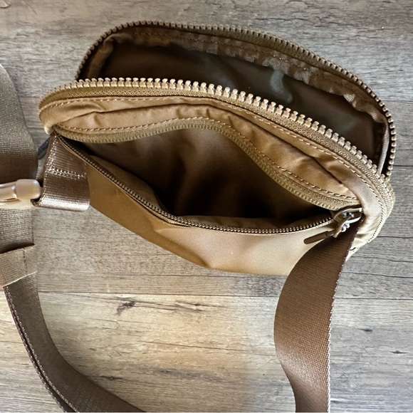 New Lululemon Everywhere Belt Bag 1L Burnt Caramel - Picture 10 of 10